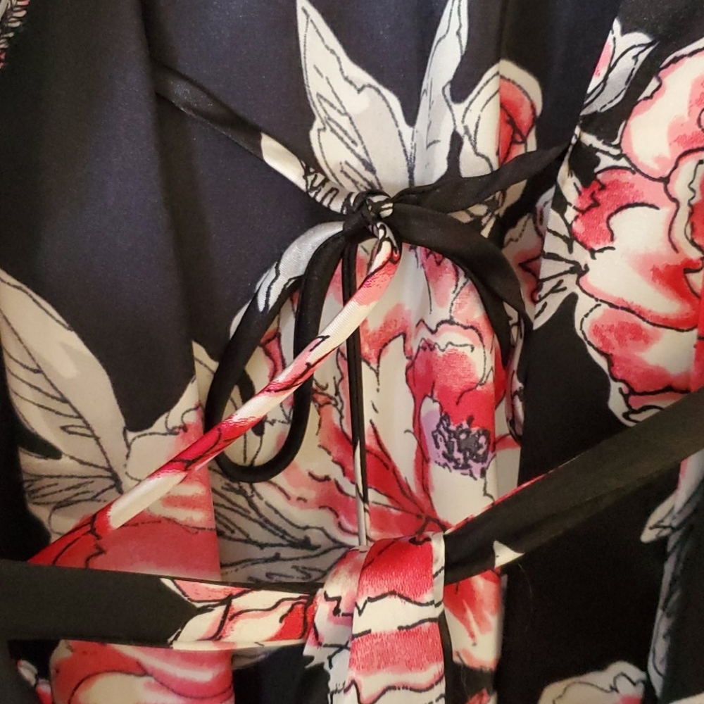 Beautiful Robe - Picture 3 of 4